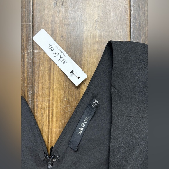 NWT Ark & Co size M Black Tiered Feather Skirt V Neck Mini Dress Sleeveless - Picture 5 of 8